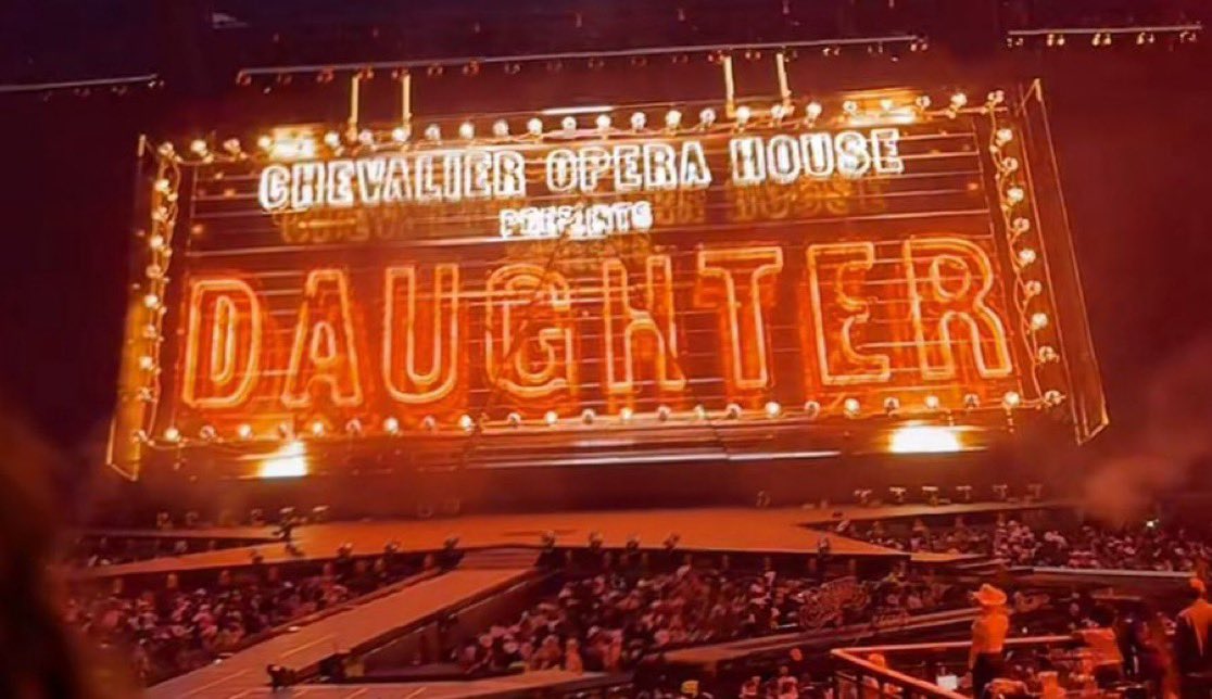 “Chevalier Opera House presents DAUGHTER”

Chevalier de Saint-George foi um compositor do século XVIII, conhecido popularmente por "Mozart Negro". 

Beyoncé sampleou sua música "Violin Concerto Op. 3, No. 1" em “DAUGHTER”. 

#CowboyCarterTour