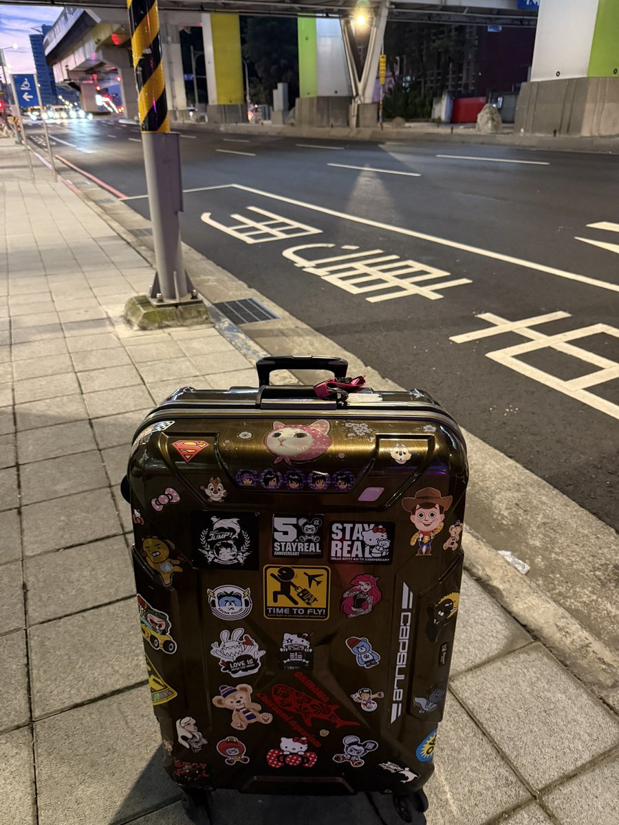 早安歐嗨唷🥱

說說看為何要出國卻沒有
#開心的心情