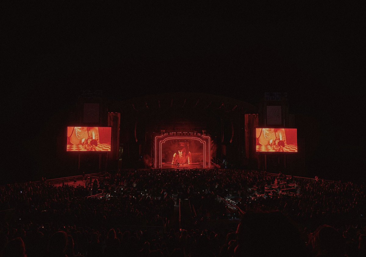 stevenxwilliam's tweet image. i’ve been a really good dog, can i come inside?