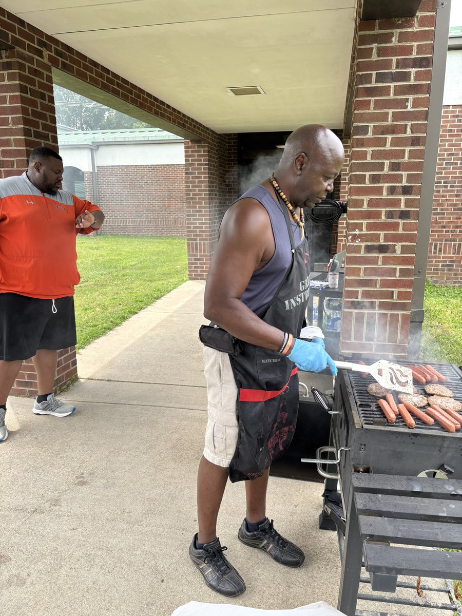 Lead_with_Z's tweet photo. We had an End of Year Cookout today and the staff LOVED it! Special shoutout to my dad and husband for helping me make it happen. #TheWildcatWay #CookoutTime #SchoolCulture https://t.co/44V4j8OSqU
