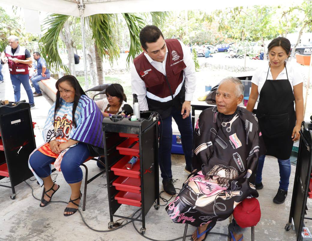 El ICATQR, encabezado por su Director General, Lic. Alejandro Alamilla Villanueva, participó activamente en la Caravana del Bienestar realizada en la localidad de Luis Echeverría, municipio de Othón P. Blanco. #UnidosParaTransformar
<a href="/MaraLezama/">Mara Lezama</a>