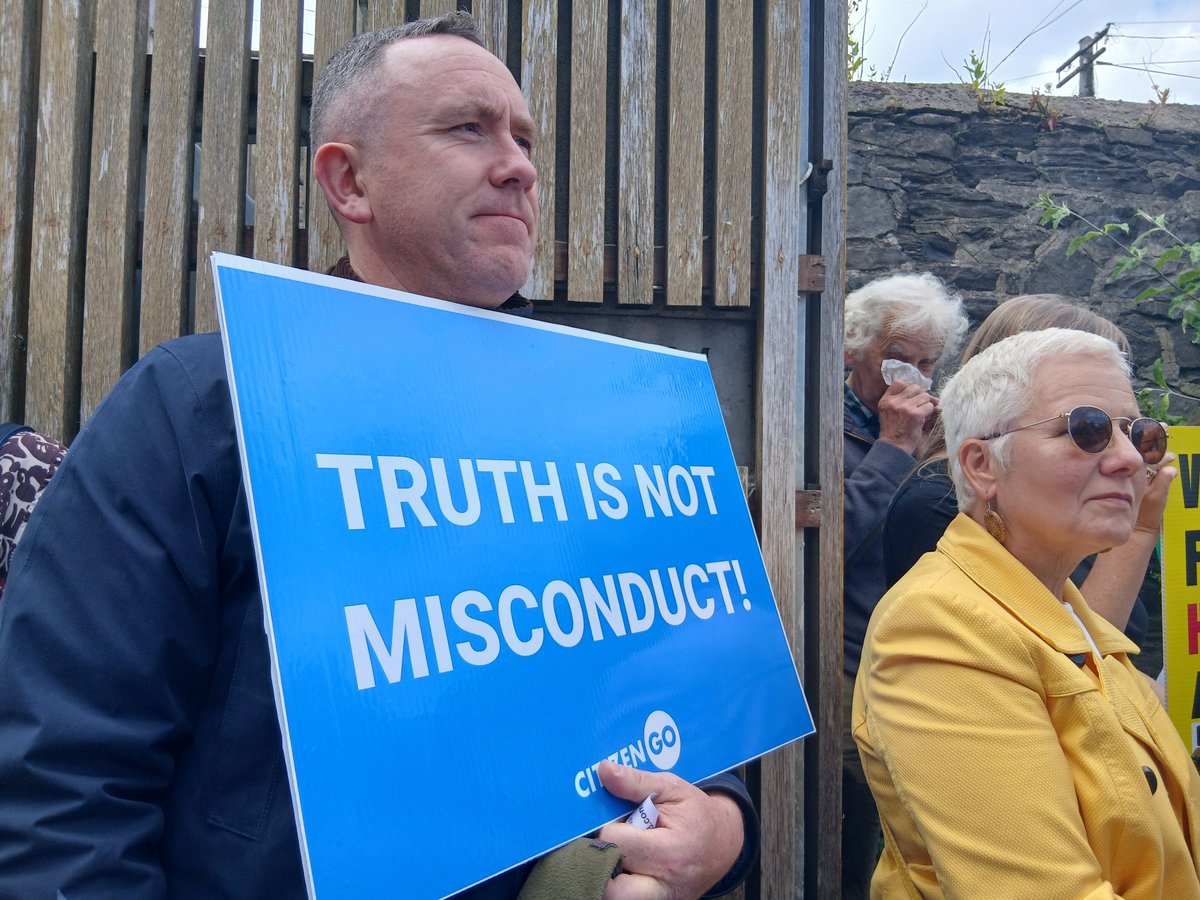 Back home in Clare after a great day, petition delivered, loads of hugs and we'll keep on telling the truth. Thanks everyone ❤️
<a href="/indepdubnrth/">Dr. Marcus De Brun</a> @eogh@PatrickEWa92418 <a href="/dr_morrissey/">Pat Morrissey 1215</a> <a href="/Peter0Donoghue/">Cllr Peter O Donoghue, Aontu, Cork</a>  @_mullally_el_