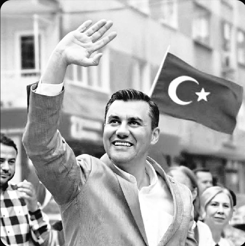 O güzel adamlar birer birer gittiler arş-ı âleme..

#FerdiZeyrek