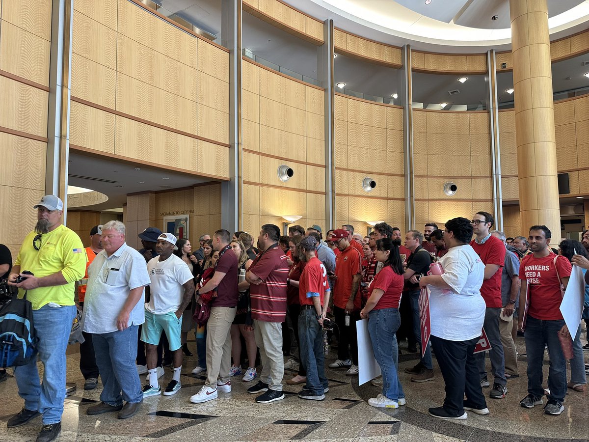 SACRAMENTO | Hard to wonder what’s on #Sacramento city council agenda this afternoon. Meeting was set to start at 2pm but people are still finding seats. The council will be discussing development plans that would include building a new professional soccer stadium. <a href="/kcranews/">kcranews</a>