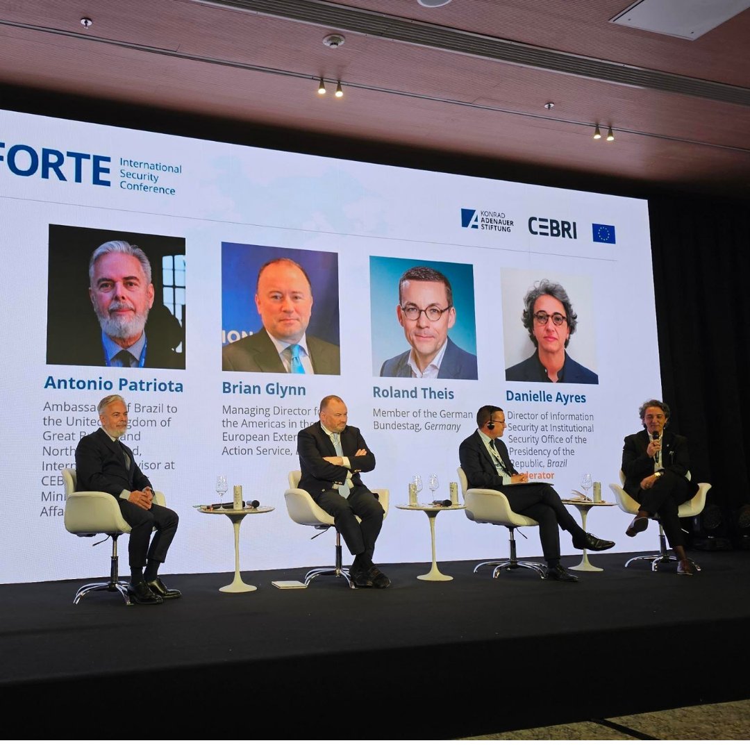 As regiões da União Europeia e da América Latina e Caribe lideram a luta contra as mudanças climáticas ➡️ Brasil na #COP30 e UE-CELAC na próxima cúpula.

Nessa luta, somos apoiados e incentivados por uma sociedade civil e uma mídia ativas e bem informadas.

#ConferenciadoFORTE