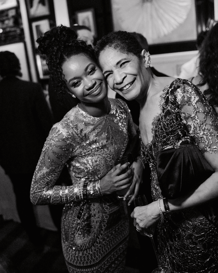 broadwaycom's tweet image. The 2025 Carlyle Tony Award Bash roared on until the wee hours of the morning! See the stars all smiles at the party hosted by producer John Gore and publicist Rick Miramontez.

Full gallery: bit.ly/43H2Z7O

📸: Emilio Madrid for Broadway.com

#tonyawards