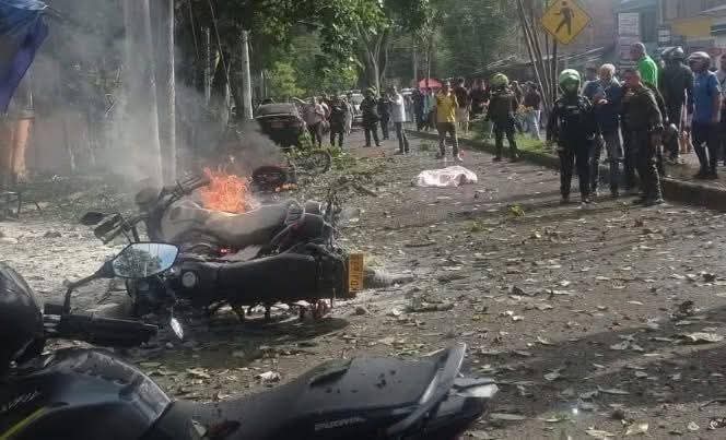 😱 #Terrorismo| Explotan coches bomba en Colombia
Estallaron en dos municipios del departamento del Valle del Cauca, del que Cali es la capital: Jamundí, pegado a la urbe, y Corinto. Otro en El Bordo, ubicado en el vecino departamento del Cauca.
facebook.com/share/p/15gacN…