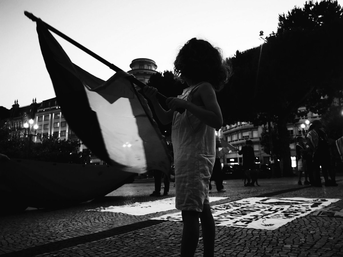and3meda's tweet photo. algumas fotos da vigília pela palestina no porto. free palestine! https://t.co/ABCA6vcKNu
