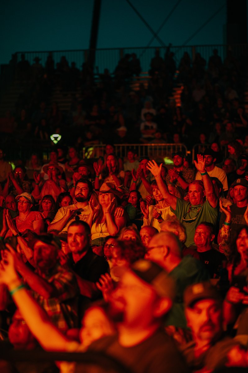 Beautiful spot for a show in New Haven, KY—What a fantastic night! Thanks for a great night deep in the beautiful hills of Kentucky!