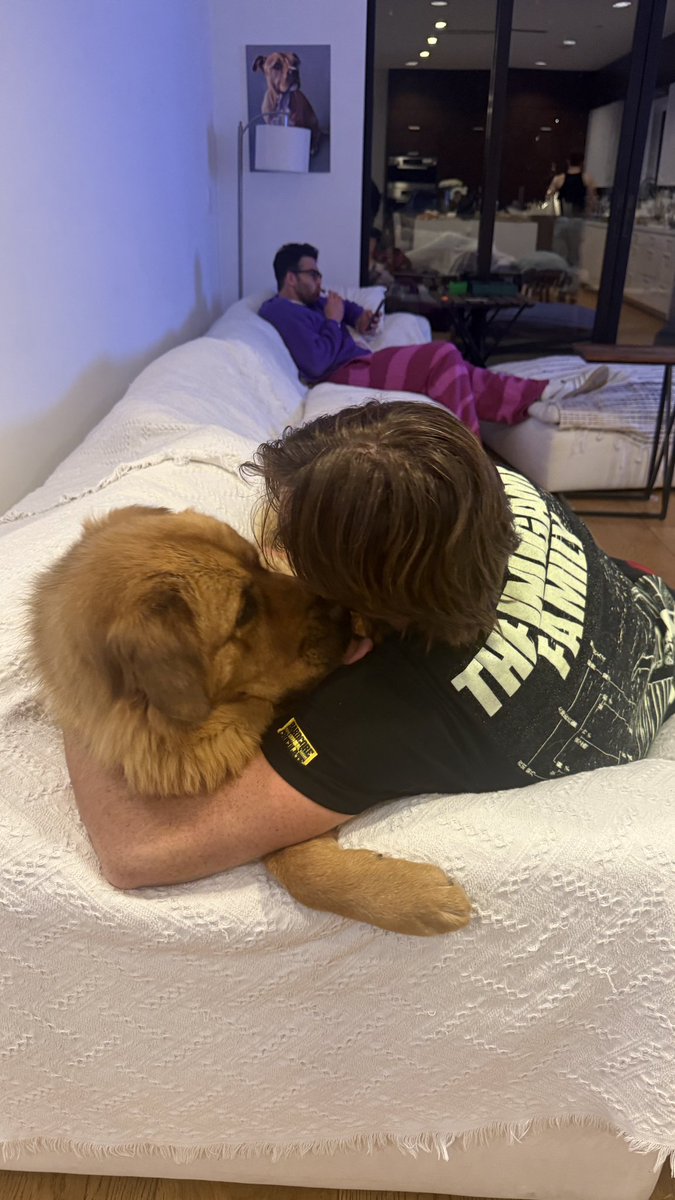 Marche's tweet image. Anyway, timeline cleanse here's Kaya and Will kissing while Hasan sits in the cuck chair 🥰