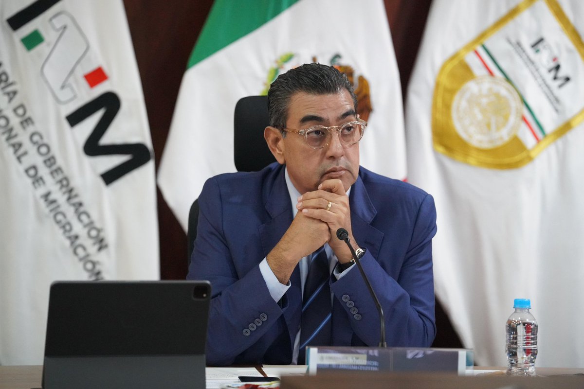Hoy en reunión de trabajo con representantes de la <a href="/CANAEROMX/">Cámara Nacional de Aerotransportes (CANAERO)</a> y <a href="/IATA/">IATA</a> hablamos de temas prioritarios para la industria aérea, el trabajo conjunto y el fortalecimiento de procesos que permitan brindar un mejor servicio.