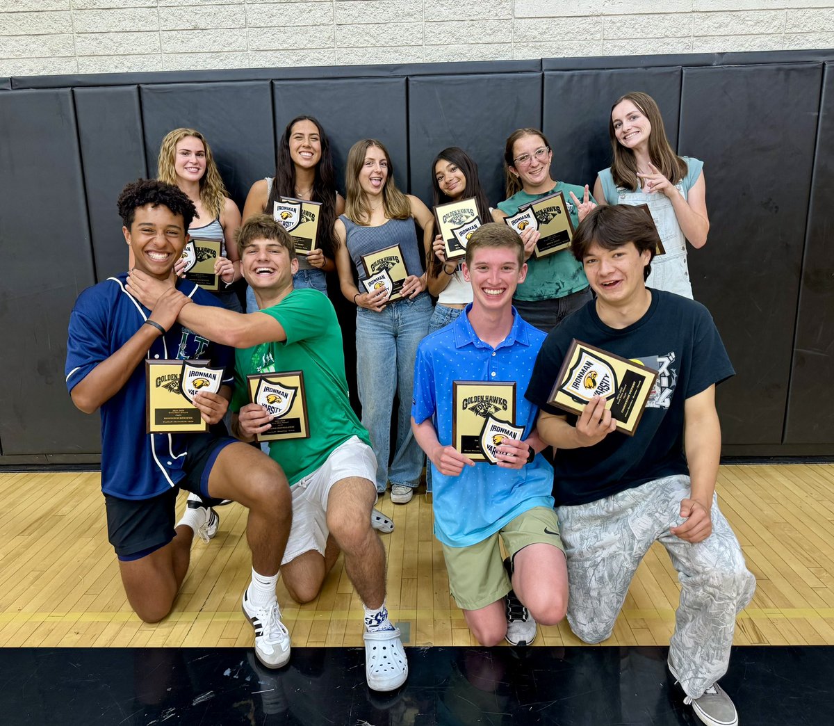 edhsathletics's tweet image. Great pictures of our varsity 3 sport athletes! Congratulations! @EDHSFOOTBALL @EDHS_athletics @pylusd