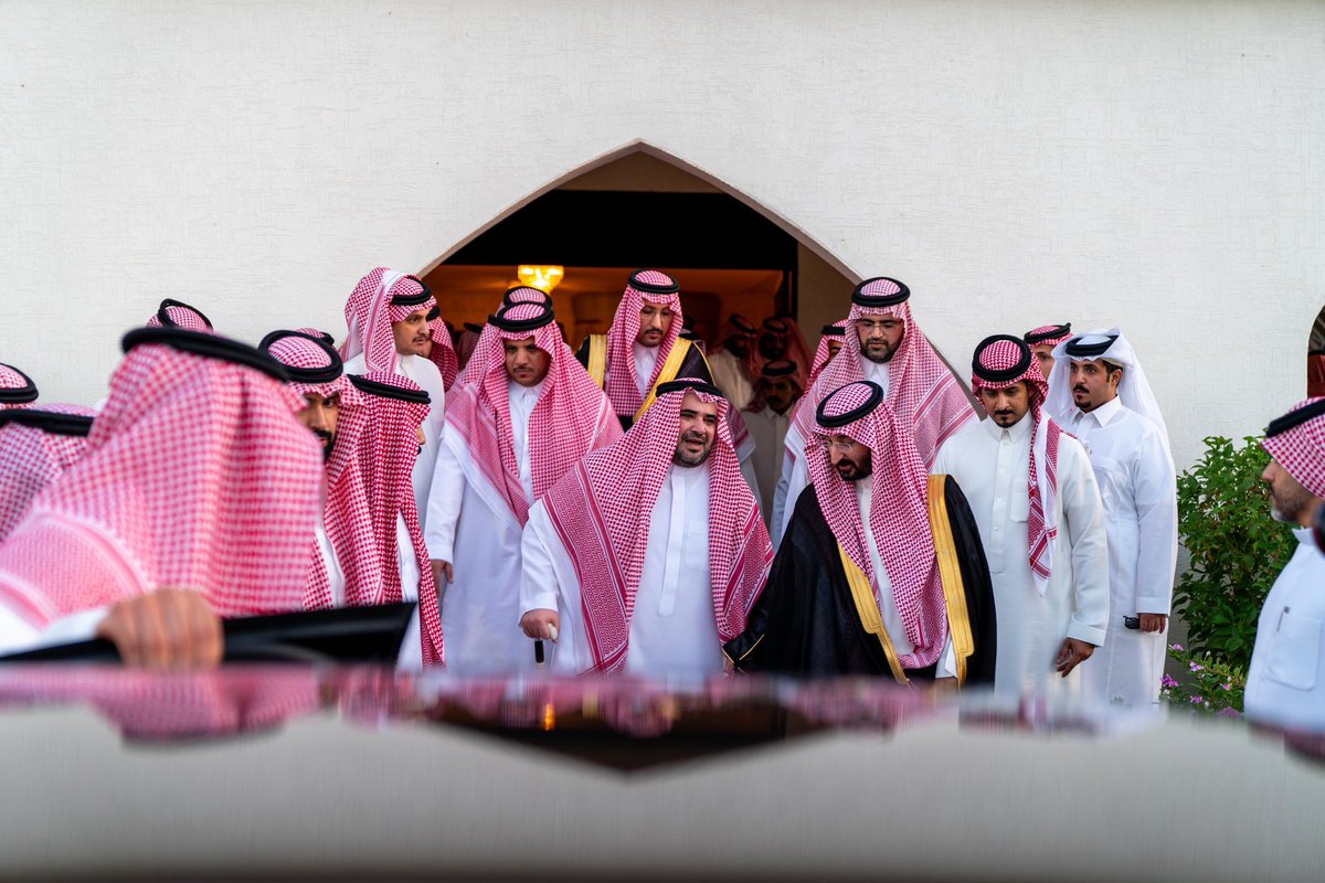 صاحب السمو الملكي الأمير 
عبدالله بن بندر بن عبدالعزيز آل سعود 
وزير #الحرس_الوطني  
خلال تقديم تعازيه ومواساته لمعالي
 أ. سعود القحطاني  وإخوانه في والده الشيخ 
عبدالله بن سالم بن قاسم الوهابي القحطاني
 رحمه الله - بمركز الجافورة