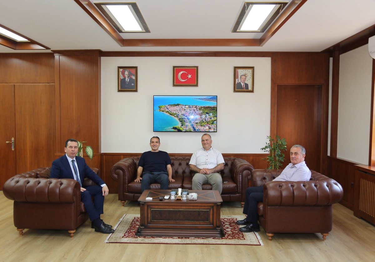 Bayram ziyaretinde bulunan Ünye Belediye Başkan Yardımcılarımız Ali Kemal MEHEL, Orhan GÜREL ve Ahmet ŞAHİN' e teşekkür ediyorum.