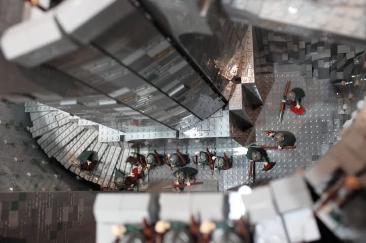 ToIkienverse's tweet photo. Un fan de El Señor de los Anillos ha recreado la batalla del Abismo de Helm con 1700 piezas de LEGO. 

INCREÍBLE. 🤯 https://t.co/CE3wQXmqEH
