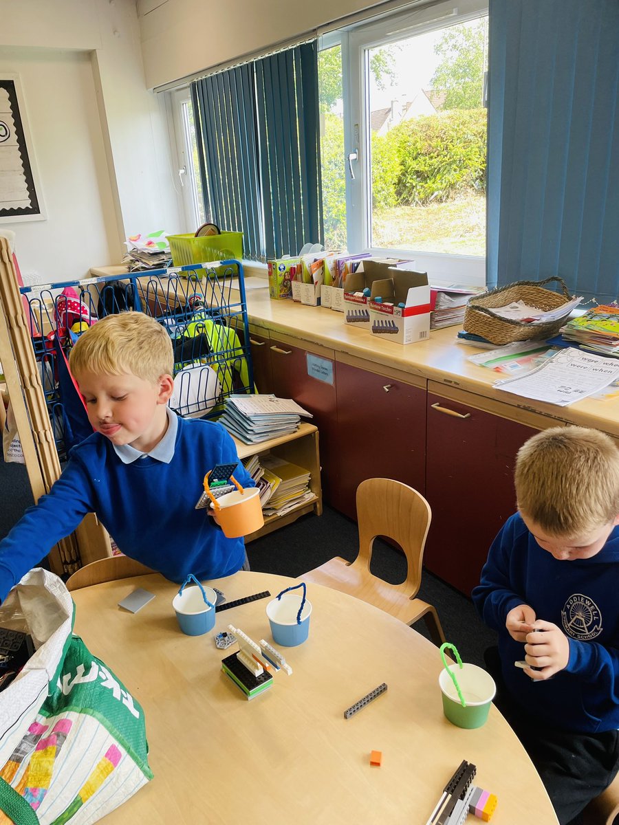 AddiewellPS's tweet image. We had a magical time at our STEM Through Stories after school club, with today’s activities based around ‘Room on the Broom’! 🧙🏻‍♀️🧹🪄