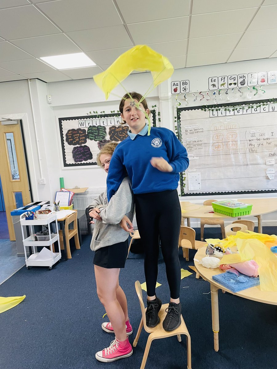 AddiewellPS's tweet image. We had a magical time at our STEM Through Stories after school club, with today’s activities based around ‘Room on the Broom’! 🧙🏻‍♀️🧹🪄