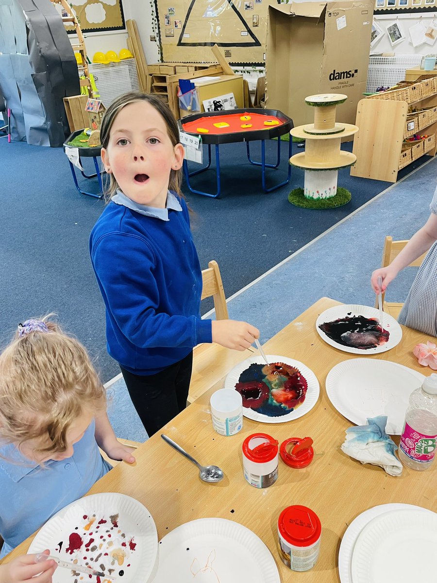 AddiewellPS's tweet image. We had a magical time at our STEM Through Stories after school club, with today’s activities based around ‘Room on the Broom’! 🧙🏻‍♀️🧹🪄