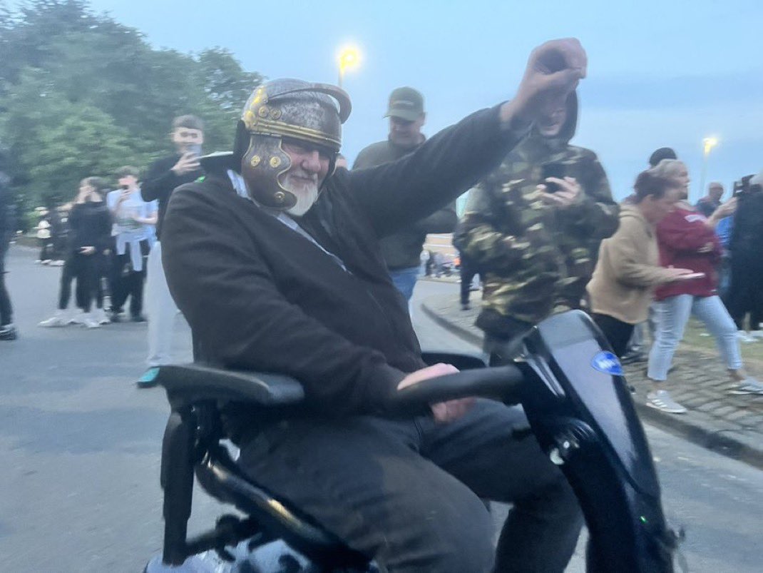 Real News Éire tweet media