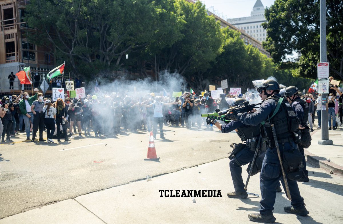 TcleanTv's tweet image. As someone who’s been documenting these protests. The police arrive and exclusively break “the law” they say they are trying to uphold! They arrive on the scene and are denying human rights that are protected by the constitution of this land. All photos are shot and owned by me