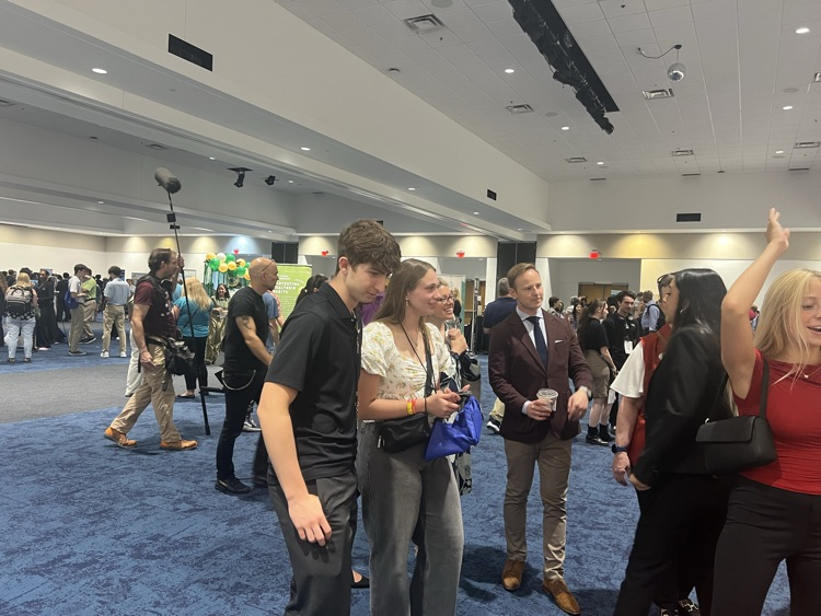 hamptonhawks1's tweet image. Hampton's Stock Market Challenge team attended business workshops this morning and explored exhibits/presentations from other challenge areas.