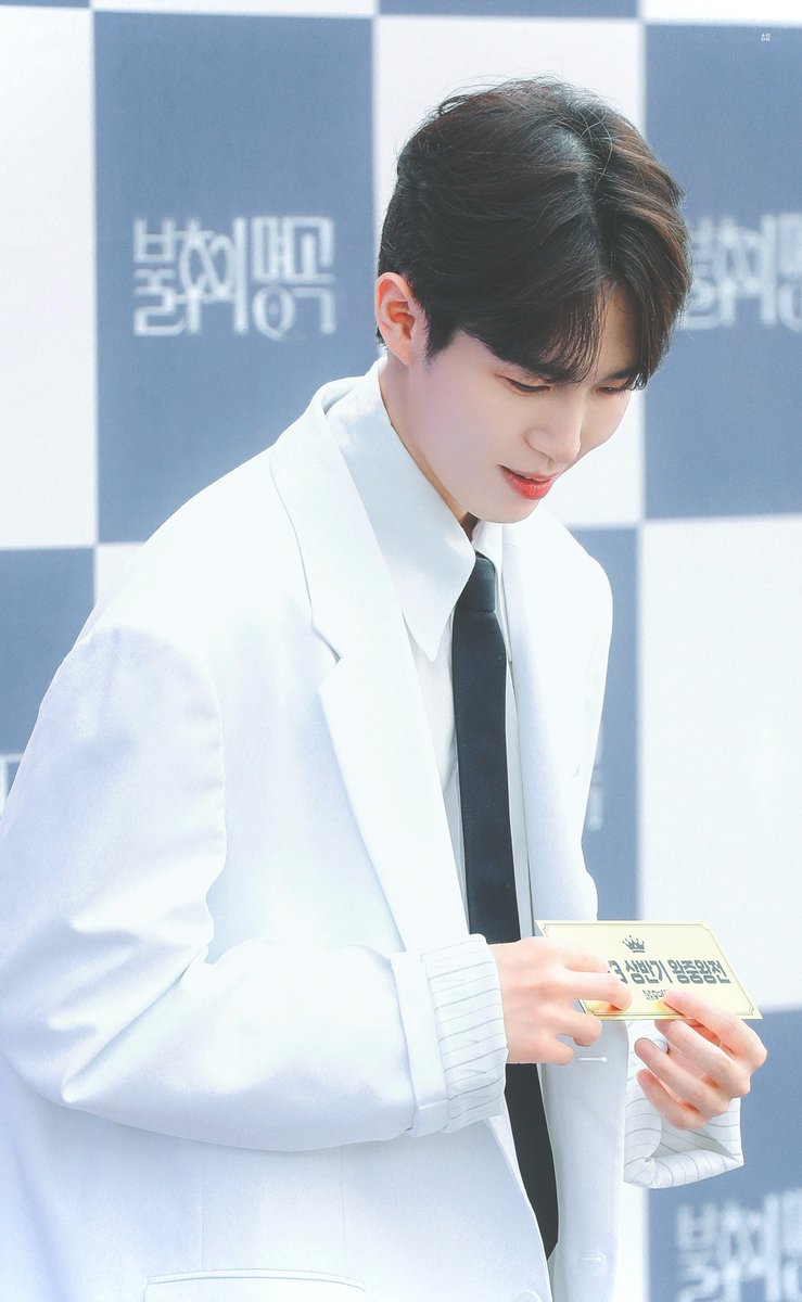 서울의 달 tweet media