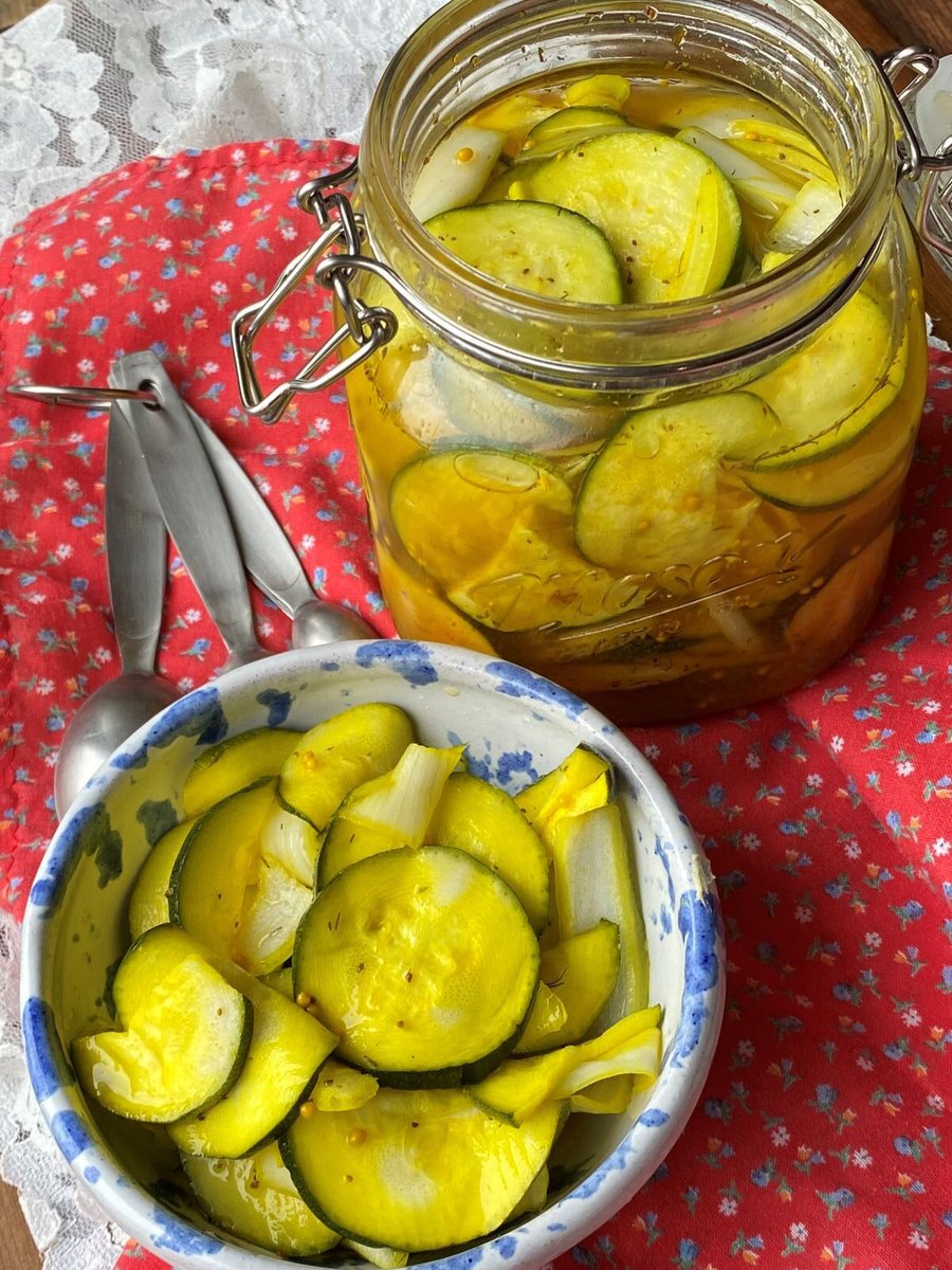 SouthLadyCooks's tweet image. Recipe:  thesouthernladycooks.com/zucchini-refri…
Bread and butter zucchini refrigerator pickles take 10 minutes to prepare, then refrigerate for 24 hrs. And they are ready to eat. Easy, delicious and a great way to use zucchini.  We love them. #zucchini #pickles