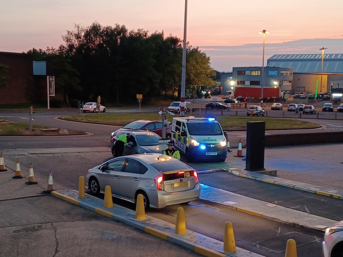 Birmingham Airport Police✈️ (@bhx_police) on Twitter photo 👮♂️ Project Servator officers have been out at <a href="/bhx_official/">Birmingham Airport</a> today conducting vehicle checkpoints and engaging with our valued taxi drivers 🚖. Thanks to everyone in our airport community for helping keep #BirminghamAirport safe and secure. #ProjectServator✈️ 👮♂️ Project Servator officers have been out at <a href="/bhx_official/">Birmingham Airport</a> today conducting vehicle checkpoints and engaging with our valued taxi drivers 🚖. Thanks to everyone in our airport community for helping keep #BirminghamAirport safe and secure. #ProjectServator✈️