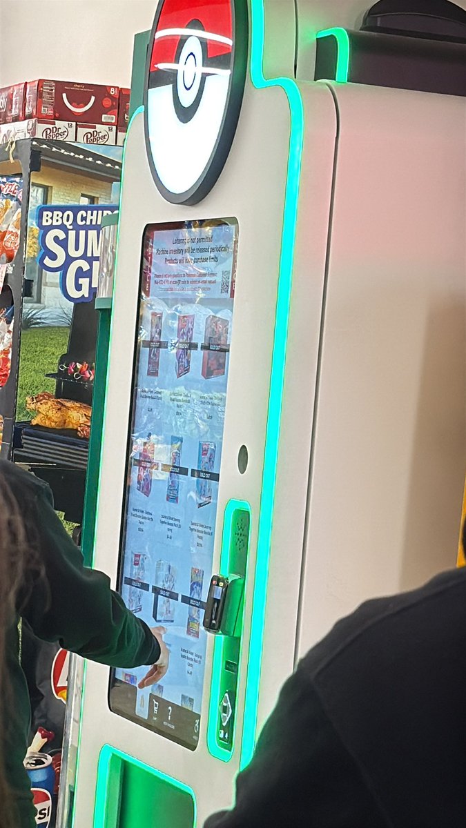 jmar7O7's tweet photo. @PKMNBayArea AC Safeway vending machine just restocked!! Vendor said it would take up to an hour to refresh tho https://t.co/OfGDqT5BxY