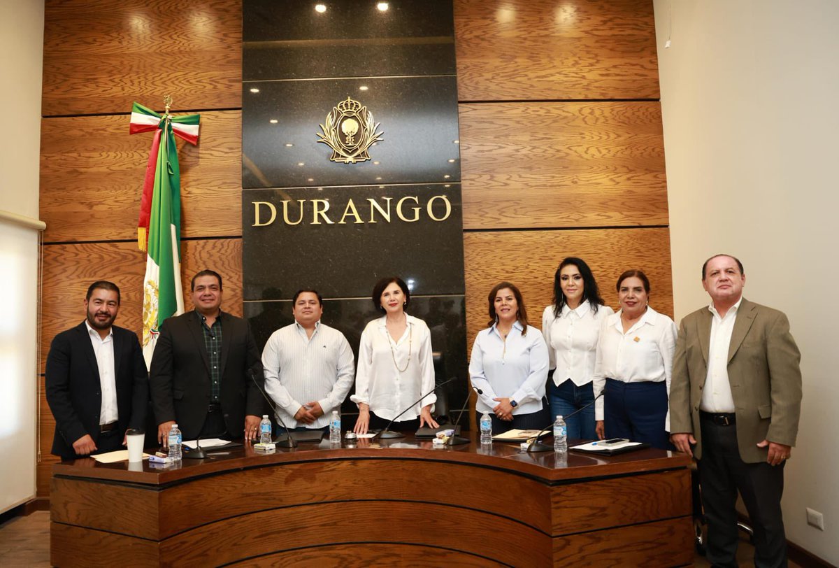 Desde la Comisión Permanente del Congreso, seguimos trabajando con responsabilidad y compromiso por las y los duranguenses. 🏛️🙌🏻

Alzamos la voz y tomamos decisiones que representen con dignidad a nuestra gente. 

¡Aquí estamos firmes por Durango! ✨