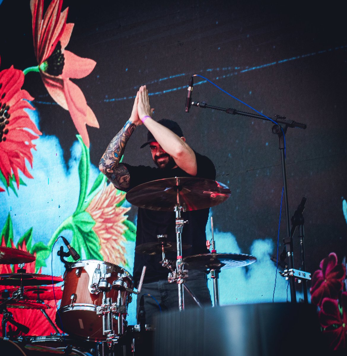 odeonsounds (@odeonsounds) on Twitter photo Obrigado a todo mundo que colou no @saopaulorockfest nesse domingão! 🔥
Queremos agradecer especialmente ao nosso irmão @letoferreira da banda <a href="/gloriarock/">⛧ GLØRI∆ ⛧</a> por ter topado fazer esse show com a gente na bateria de última hora 🖤
📷 @marcioreflynn Obrigado a todo mundo que colou no @saopaulorockfest nesse domingão! 🔥
Queremos agradecer especialmente ao nosso irmão @letoferreira da banda <a href="/gloriarock/">⛧ GLØRI∆ ⛧</a> por ter topado fazer esse show com a gente na bateria de última hora 🖤
📷 @marcioreflynn