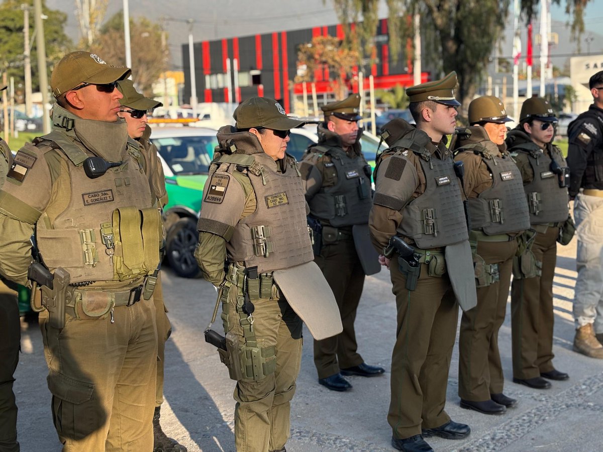 #LaReina: <a href="/Carabdechile/">Carabineros de Chile</a> de la 16ª Comisaría, realiza  servicios focalizados en conjunto con <a href="/MuniLaReina/">La Reina</a>,  desplegando sus  resursos en puntos estratégicos de la comuna, potenciando la  seguridad  a sus vecinos y evitar la comisión de delitos.
#LaPrevencionEsNuestraEsencia.