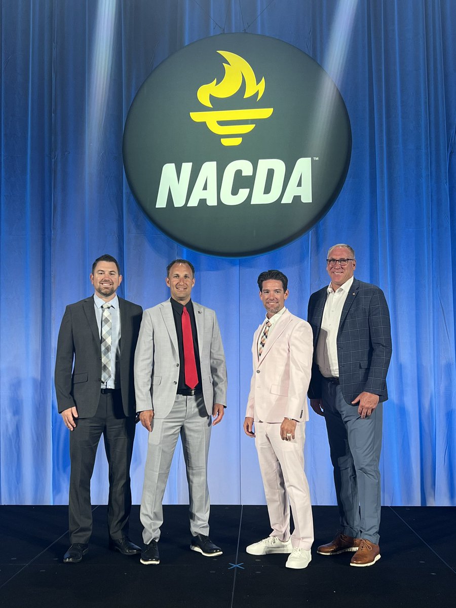 GPACSports's tweet image. Today two GPAC Athletic Directors were honored by @NACDA as @NAIA Athletic Directors of the Year!
Congratulations to Tony Hoops from @nwcraiders and Devin Smith from @cunebulldogs who were honored today in Orlando at the NACDA Convention!
