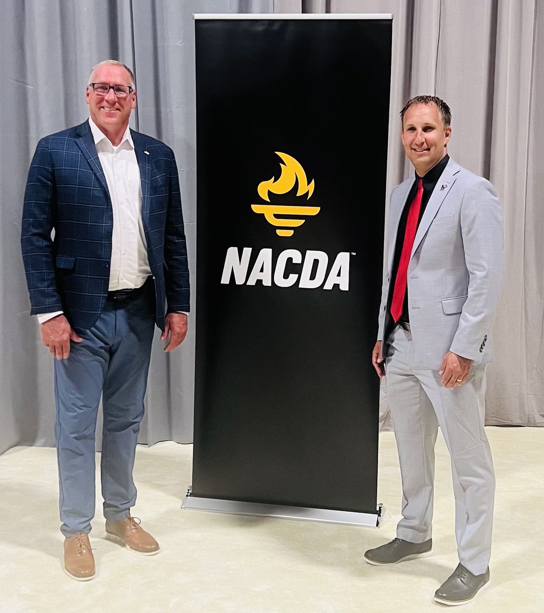 GPACSports's tweet image. Today two GPAC Athletic Directors were honored by @NACDA as @NAIA Athletic Directors of the Year!
Congratulations to Tony Hoops from @nwcraiders and Devin Smith from @cunebulldogs who were honored today in Orlando at the NACDA Convention!