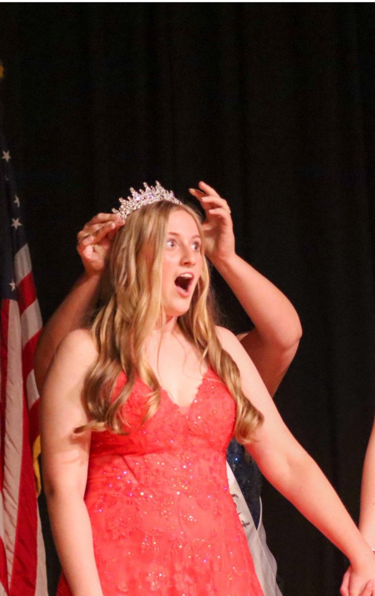 Congratulations to our third baseman, Brita Tjentland, for being crowned the Queen of Riverfest! You will do an exceptional job representing Windom!