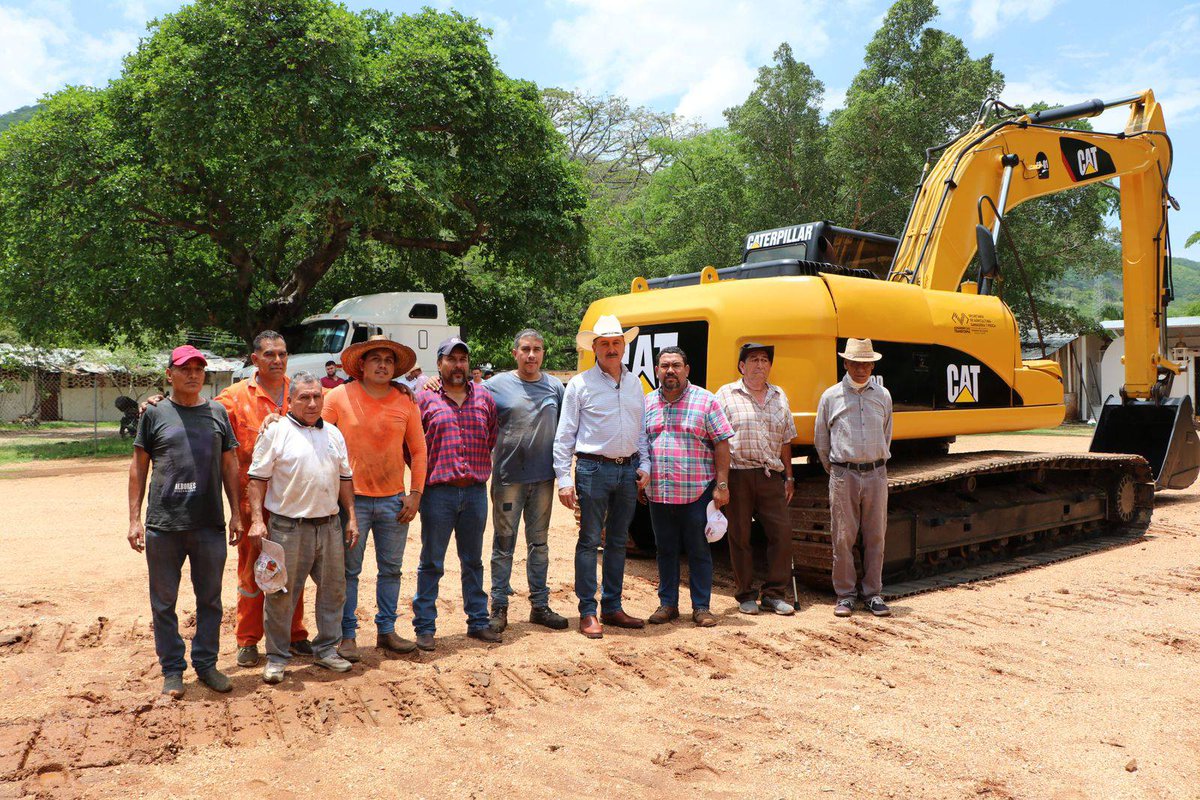 SAGyP refuerza el parque de maquinaria en favor del campo facebook.com/SagypChiapas/p…