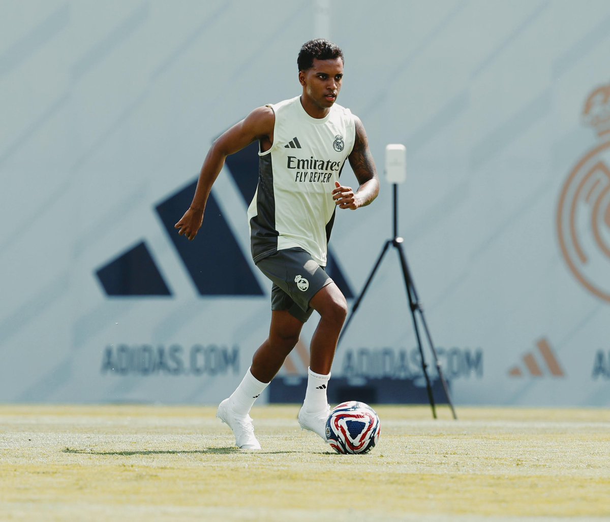 RodrygoGoes's tweet image. FELIZ 😄🤍⚽️