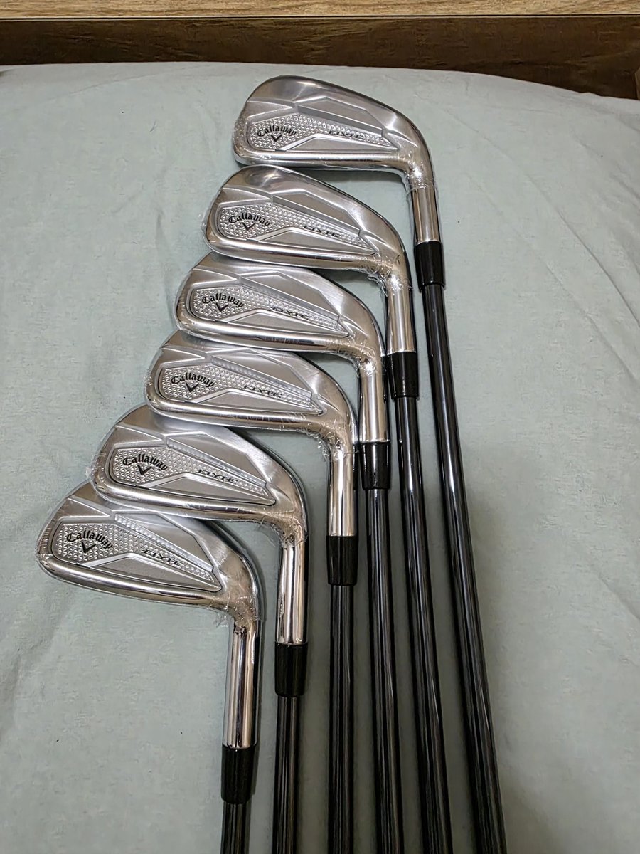 If patience is a virtue, then impatience is a curse... But Happy early birthday to me... Rcvd my new <a href="/CallawayGolf/">Callaway Golf</a>  #Elyte irons today. Looking forward to trying them out soon.