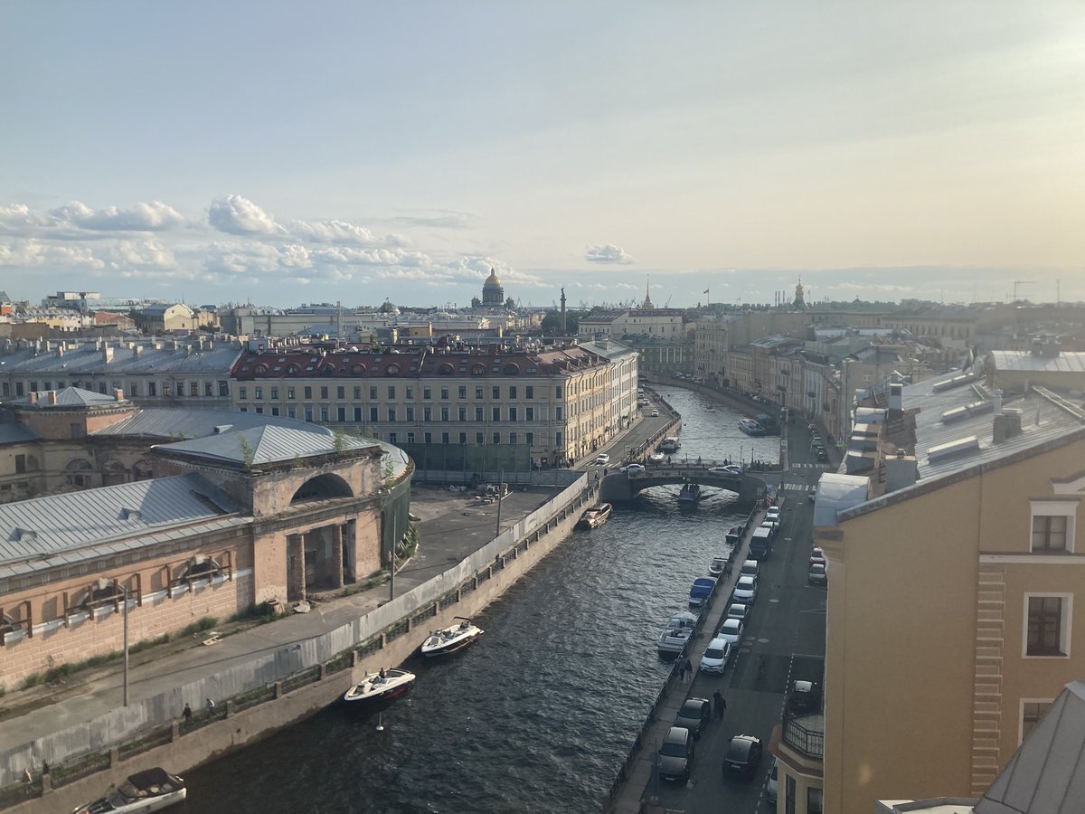 Сходить в бар на крыше, который столько раз видел с улицы - ✅