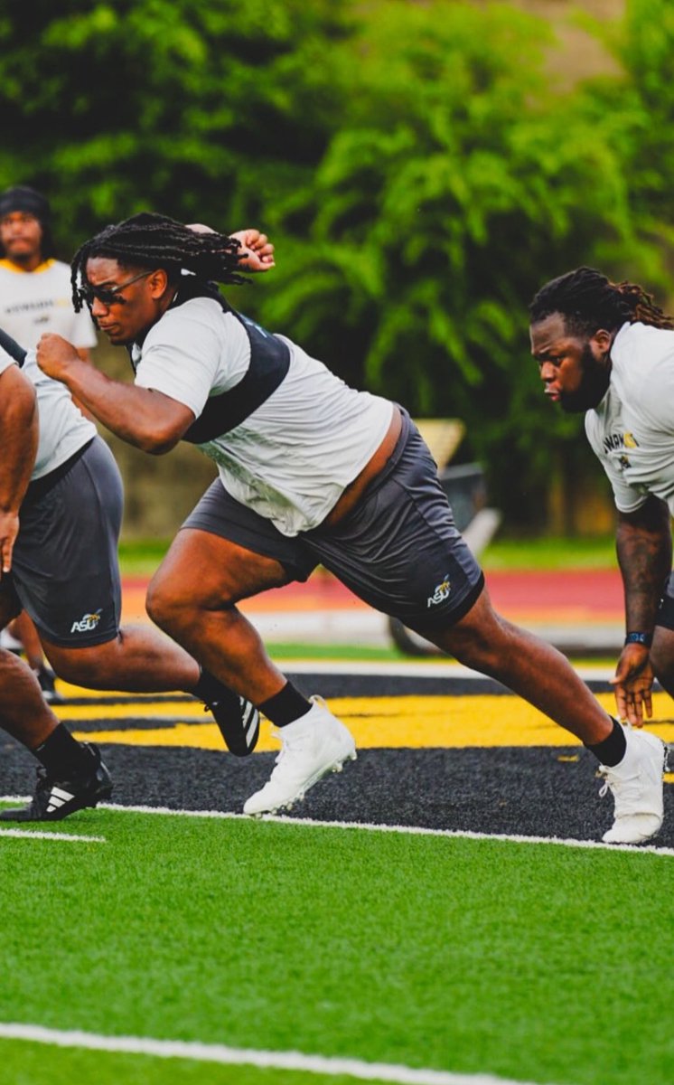 Earvin McKenzie tweet media