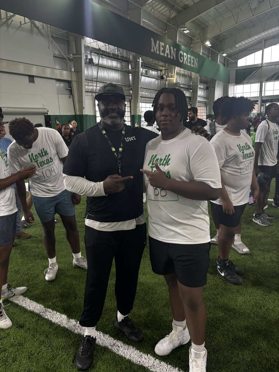 Christian Thompson tweet media