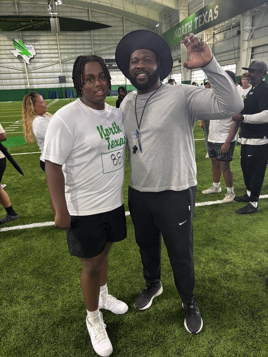 Christian Thompson tweet media