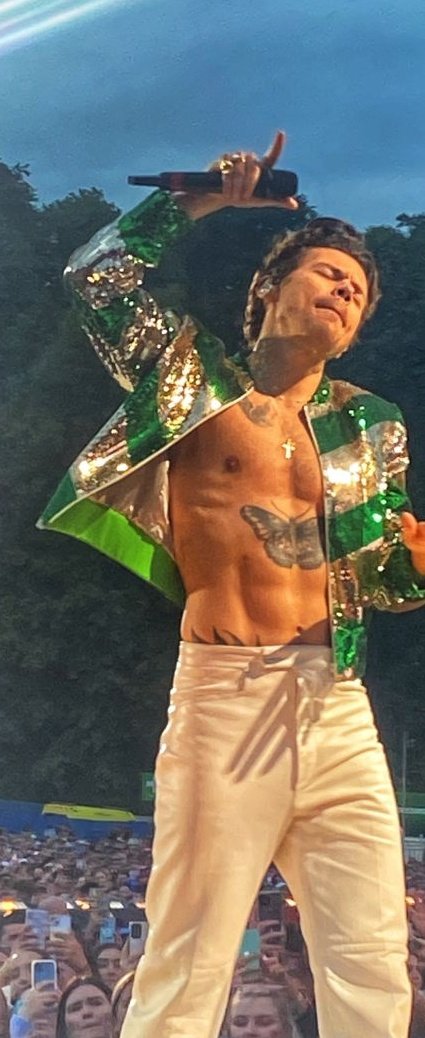 harry Styles pics (@thestylesfandom) on Twitter photo 