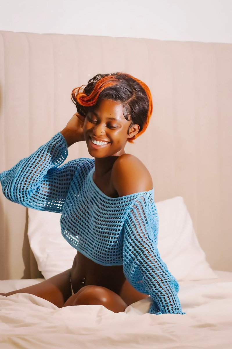 PrettyZoeOfficial tweet media