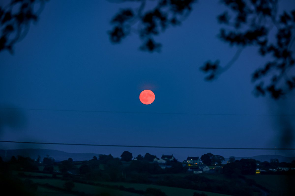 The #StrawberryMoon tonight over #Dromore <a href="/WeatherCee/">Cecilia Daly</a> <a href="/barrabest/">Barra Best</a> <a href="/linzilima/">Linzi Lima</a> <a href="/Louise_utv/">Louise Small</a> <a href="/WeatherAisling/">Aisling Creevey</a> <a href="/LoveBallymena/">Love Ballymena</a> <a href="/BelfastLive/">Belfast Live</a>