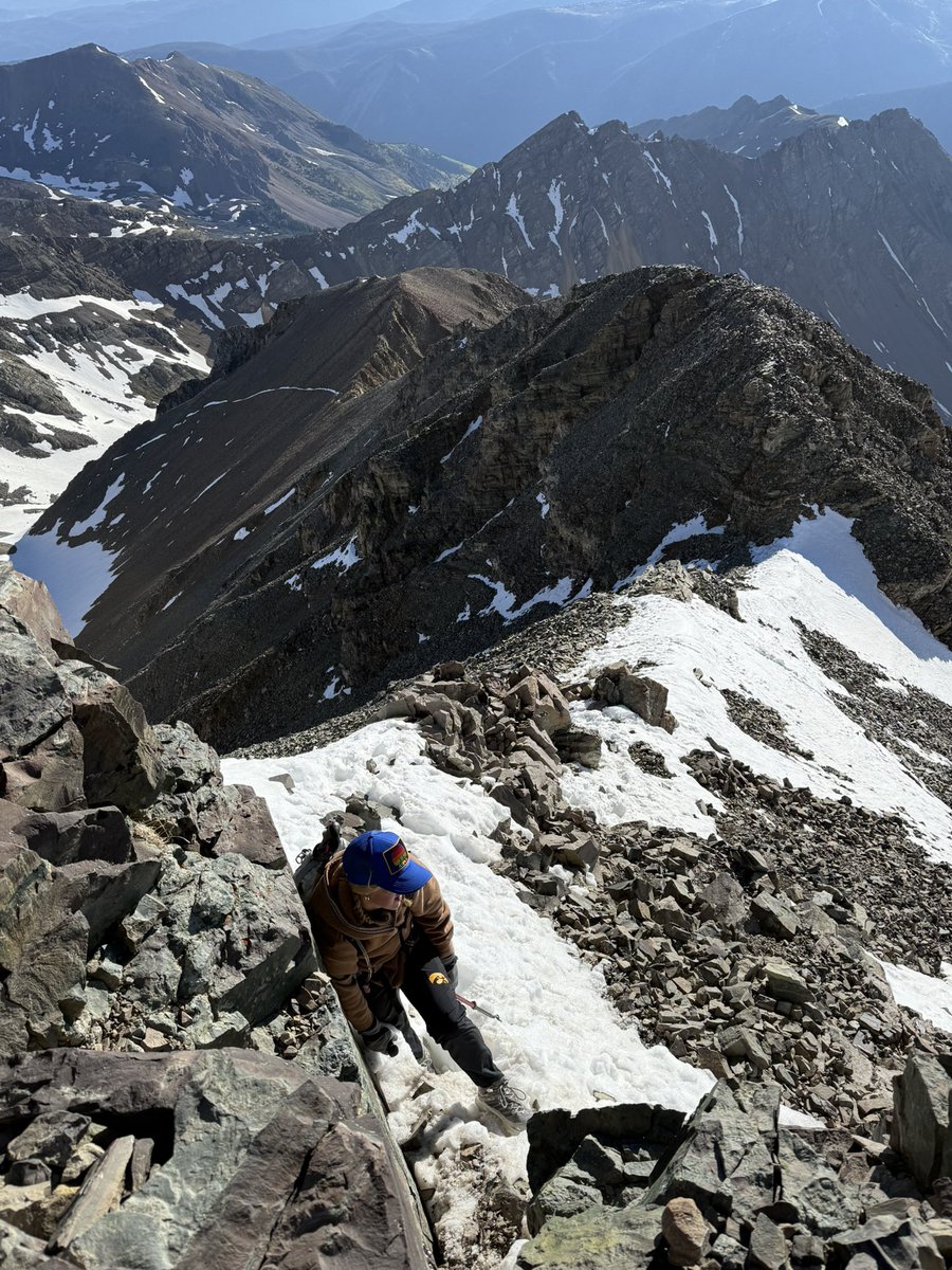 nelson_brands's tweet photo. Castle and Conundrum Peak this morning. 

6hr 54min RT https://t.co/ojAhwK6JJ4