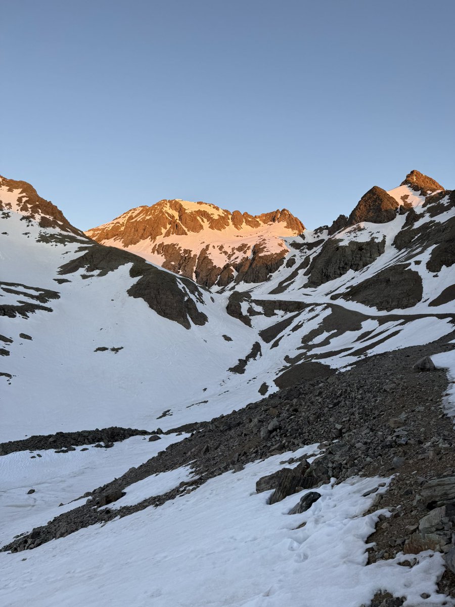 nelson_brands's tweet photo. Castle and Conundrum Peak this morning. 

6hr 54min RT https://t.co/ojAhwK6JJ4