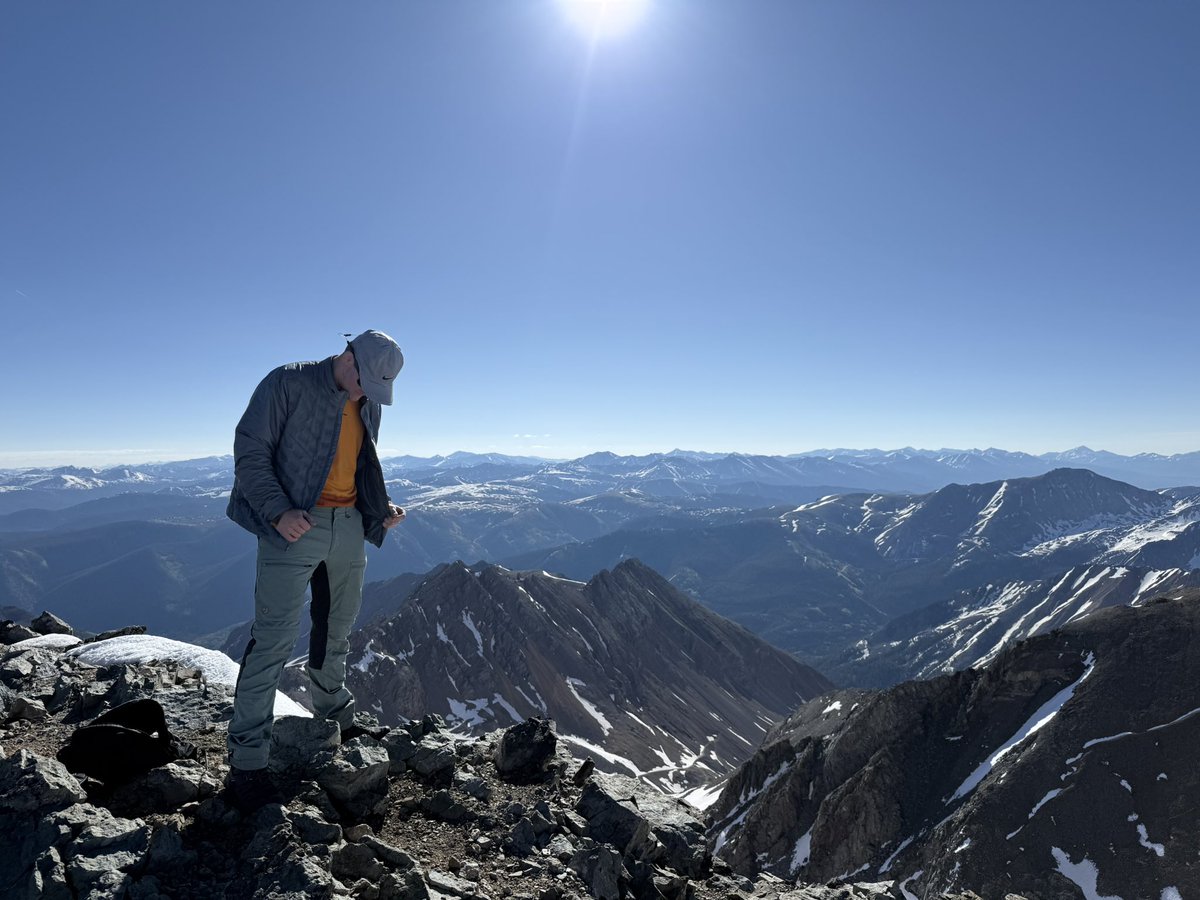 nelson_brands's tweet photo. Castle and Conundrum Peak this morning. 

6hr 54min RT https://t.co/ojAhwK6JJ4