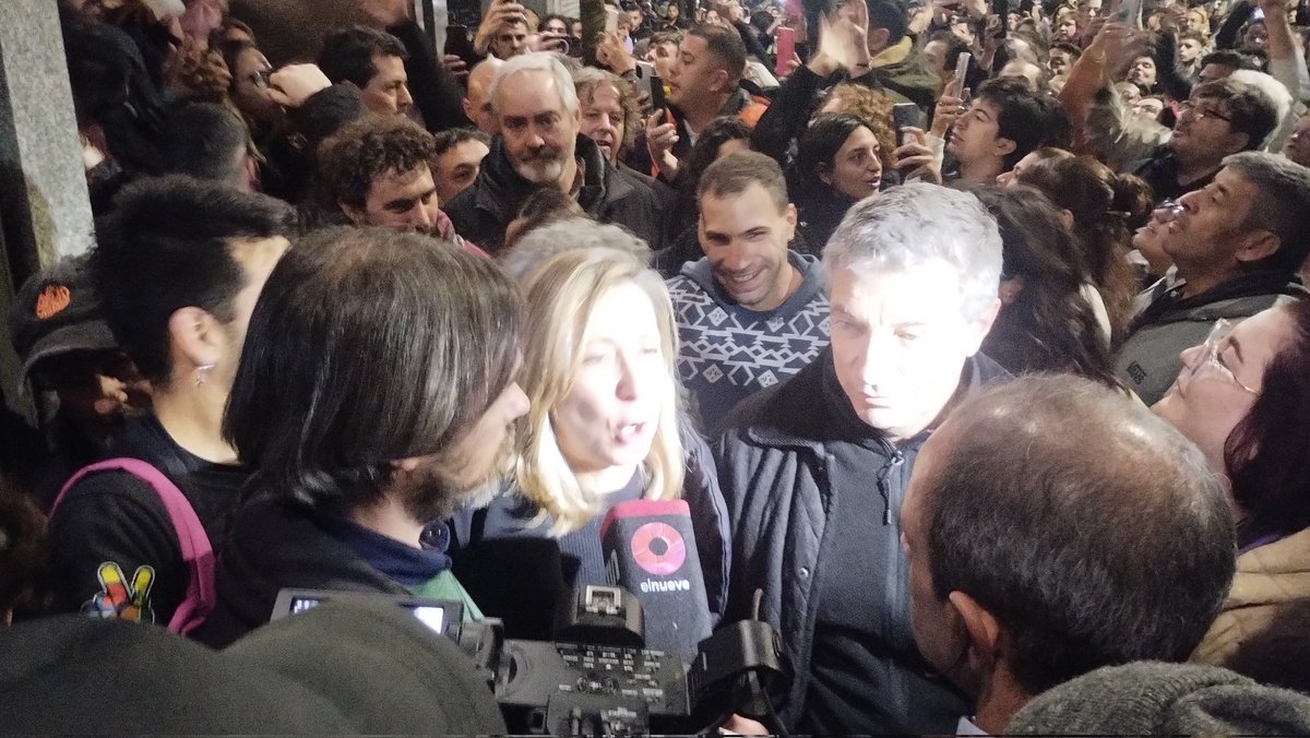 Juan Carlos Giordano (@giordanogringo) on Twitter photo #AHORA en la sede del #PJ
Una delegación del #FITUnidad nos hicimos presentes con <a href="/MercedesTrimar/">Mercedes Trimarchi</a> <a href="/myriambregman/">Myriam Bregman</a> <a href="/NicolasdelCano/">Nicolas del Caño</a>, entre otros, para repudiar el fallo de la Corte Suprema contra <a href="/CFKArgentina/">Cristina Kirchner</a> #AHORA en la sede del #PJ
Una delegación del #FITUnidad nos hicimos presentes con <a href="/MercedesTrimar/">Mercedes Trimarchi</a> <a href="/myriambregman/">Myriam Bregman</a> <a href="/NicolasdelCano/">Nicolas del Caño</a>, entre otros, para repudiar el fallo de la Corte Suprema contra <a href="/CFKArgentina/">Cristina Kirchner</a>