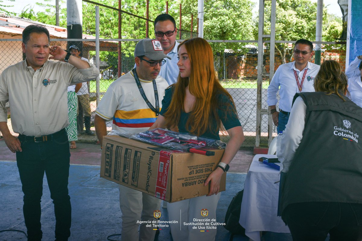 SoySustitucion's tweet photo. ✅ Finalizamos con éxito la 1ra jornada de entregas de #RenHacemos en Tibú.
Gracias a @GloriaMirandaE  @AlcaldiaTibu @GoberNorte @UNODCColombia por acompañar este paso hacia la transformación del Catatumbo.
💚 Juntos RenHacemos. https://t.co/WDfF35pygz